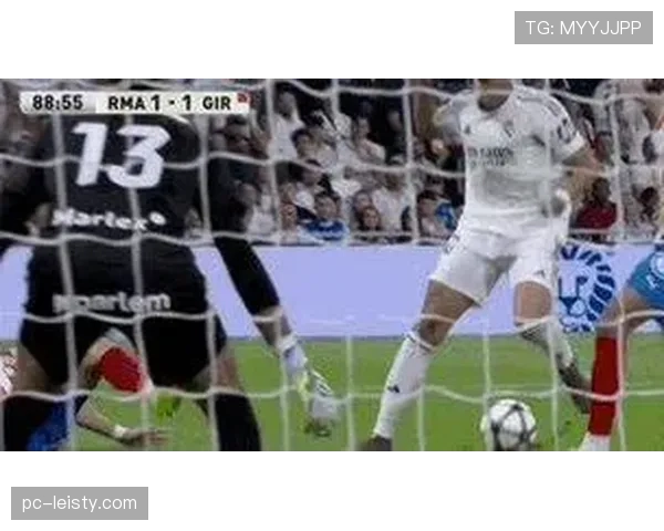 姆巴佩第88分钟疑似遭肘击，VAR回看后裁判示意没有点球